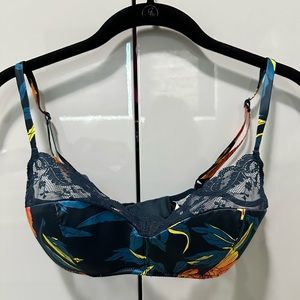 Gap Body Love lace trimmed bra -34C NWOT